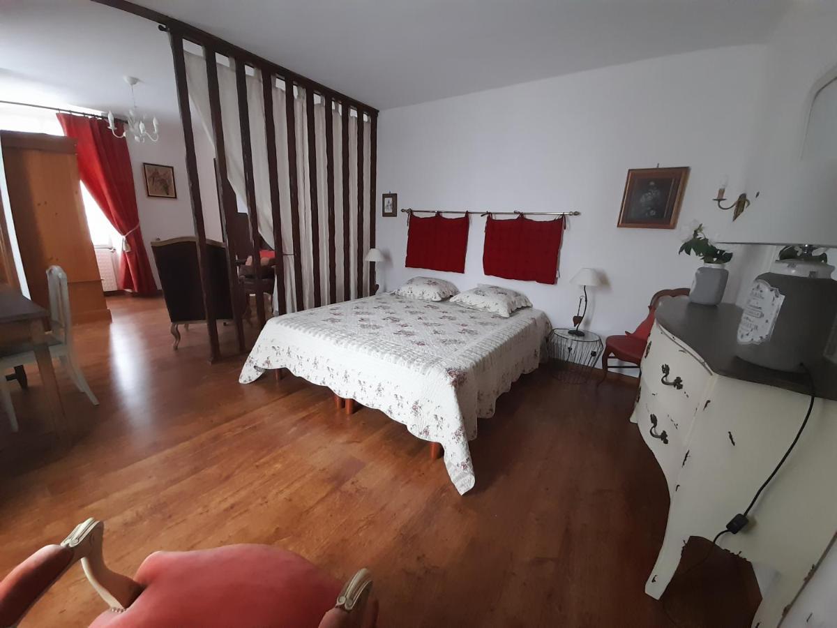 La Maison De Maria Saint-Beauzire  Bagian luar foto